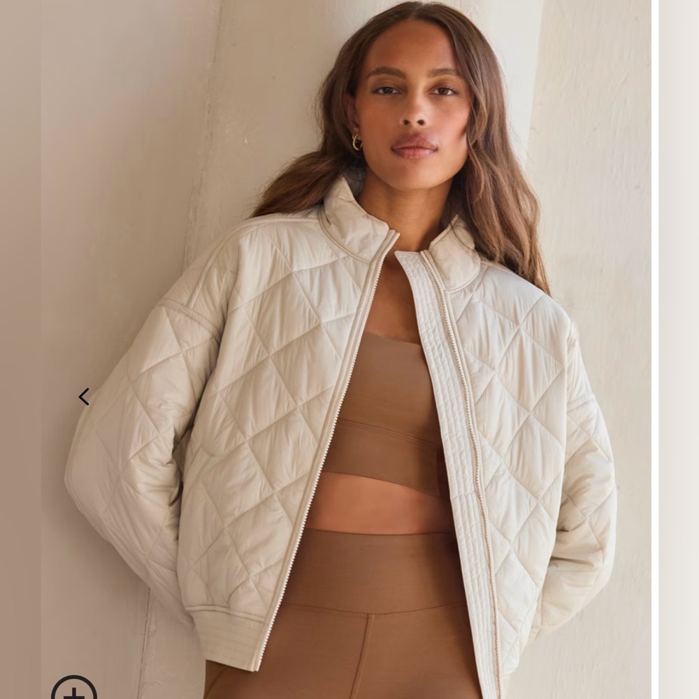 NWT Women’s Travis Matthew LIGHTS AT NIGHT QUILTED
JACKET - Size Large